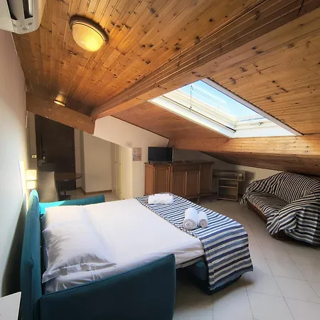 Il Rifugio Della Riviera, Your Cozy Perch Above The Flowers. * San Remo