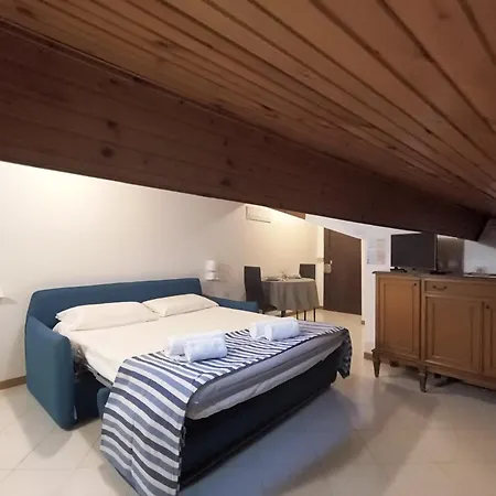 Appartement Il Rifugio Della Riviera, Your Cozy Perch Above The Flowers. *
