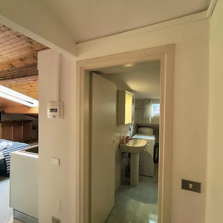 Lejlighed Il Rifugio Della Riviera, Your Cozy Perch Above The Flowers. *