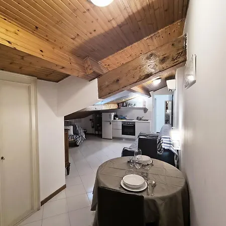 Il Rifugio Della Riviera, Your Cozy Perch Above The Flowers. Appartement San Remo