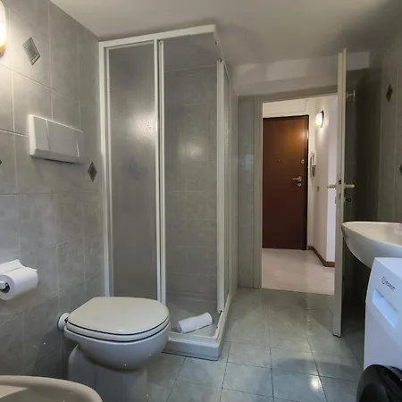 Il Rifugio Della Riviera, Your Cozy Perch Above The Flowers. * San Remo